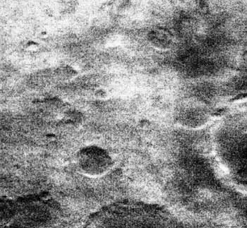 ▲1965年7月15日、マリナー4号によって撮影された火星表面の写真。cNASA