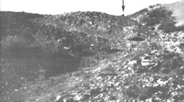 ▲アダムスキーが撮影した物体。矢印が離陸瞬間の金星のスカウトシップ。