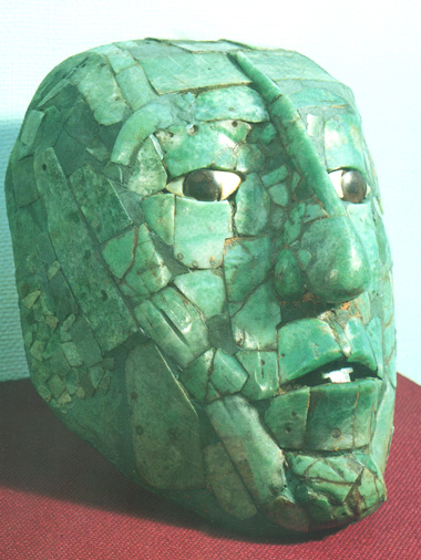▲「碑銘の神殿」から発見されたパ・カル王のヒスイの仮面。
