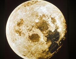 ▲アポロが撮影した月の写真　cNASA