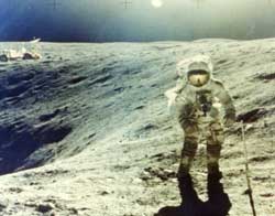 ▲アポロ11号写真より　cNASA