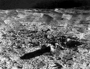 ▲サーベヤー7号が撮影し月面のパノラマ写真。