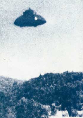 ▲1968年3月21日、米ユタ州カナブ付近でフリッツ・ヴァン・ネスト氏が撮影したUFO。