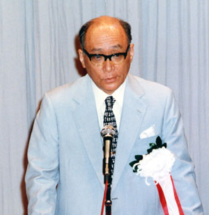 講演中の父、久保田八郎