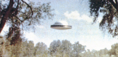 ▲1963年6月16日午後3時頃、米ニューメキシコ州ベラルタで、郡のハイウェー保安要員のアポリナー・ヴィラが撮影したＵＦＯ。フライが乗ったＵＦＯと似ているといわれている。