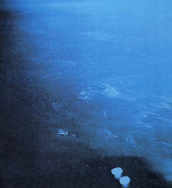 ▲1965年12月、ジェミニ７号からフランク・ボーマン、ジェームズ・ラベル飛行士が撮影したもの。このＵＦＯは長時間ジェミニを追跡した。 